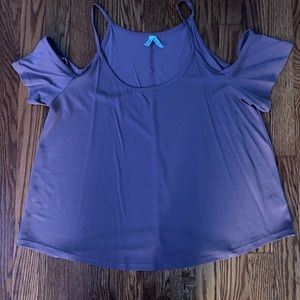 tank top/ t shirt